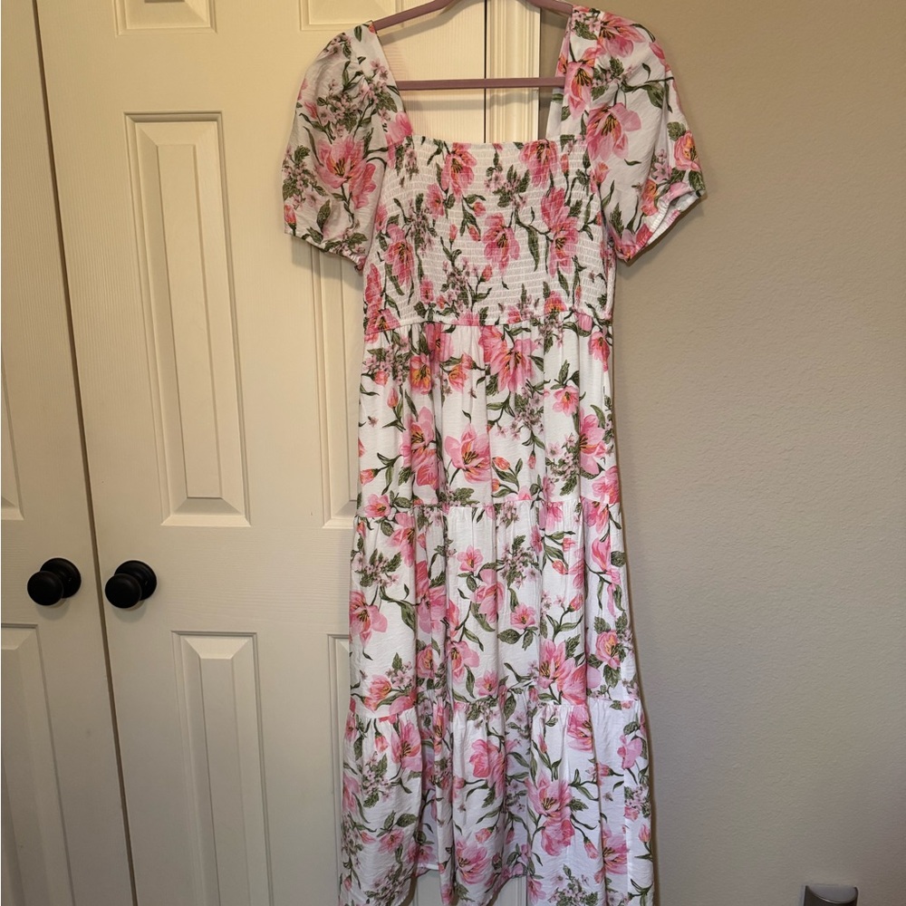 Chic Floral Maxi Dress in Pink and White